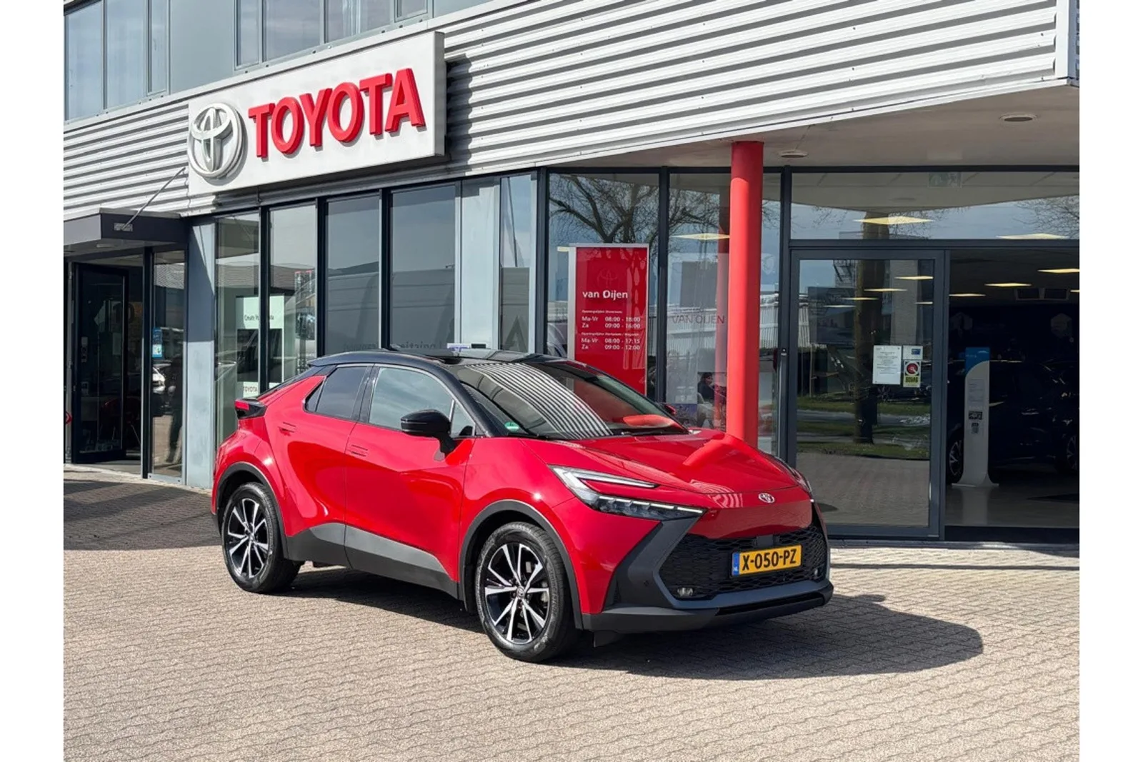 Toyota C-HR (2024) — foto 1