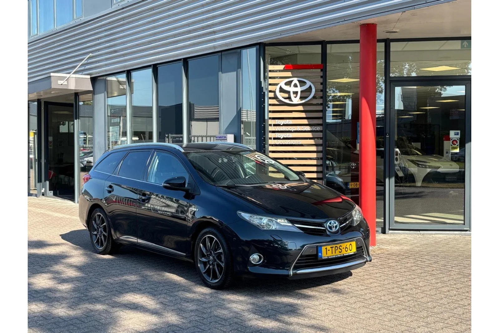 Toyota Auris (2014) — foto 1