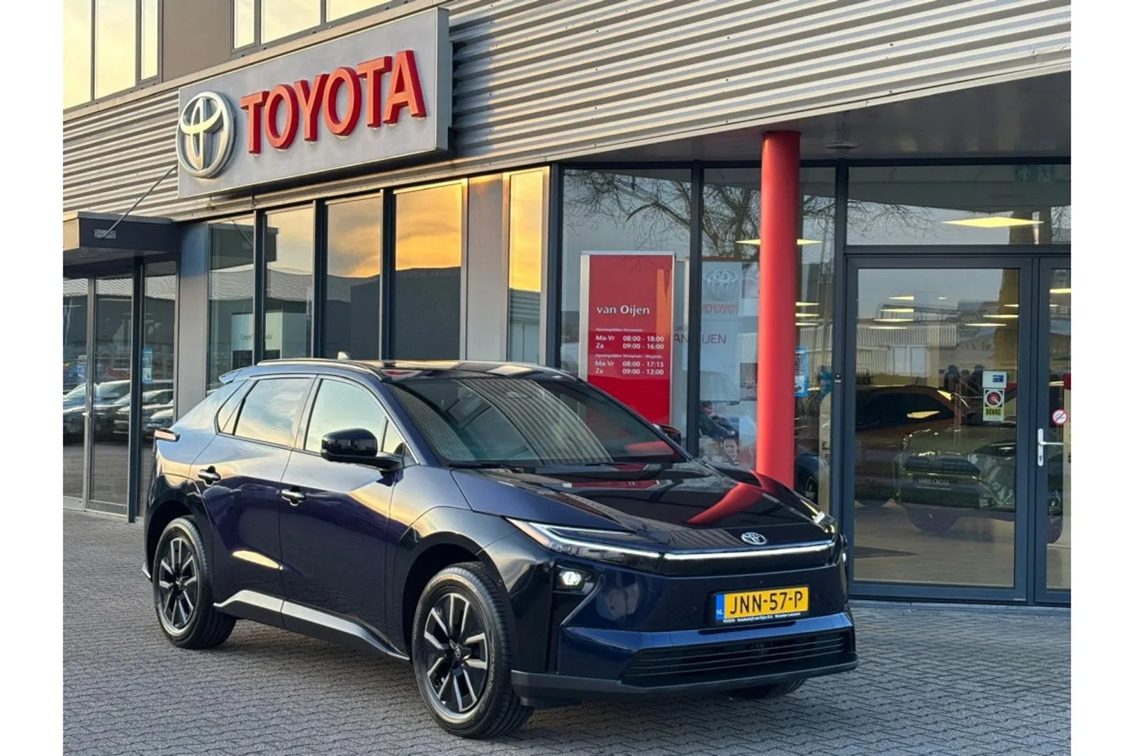 Toyota bZ4X (2025) — foto 1