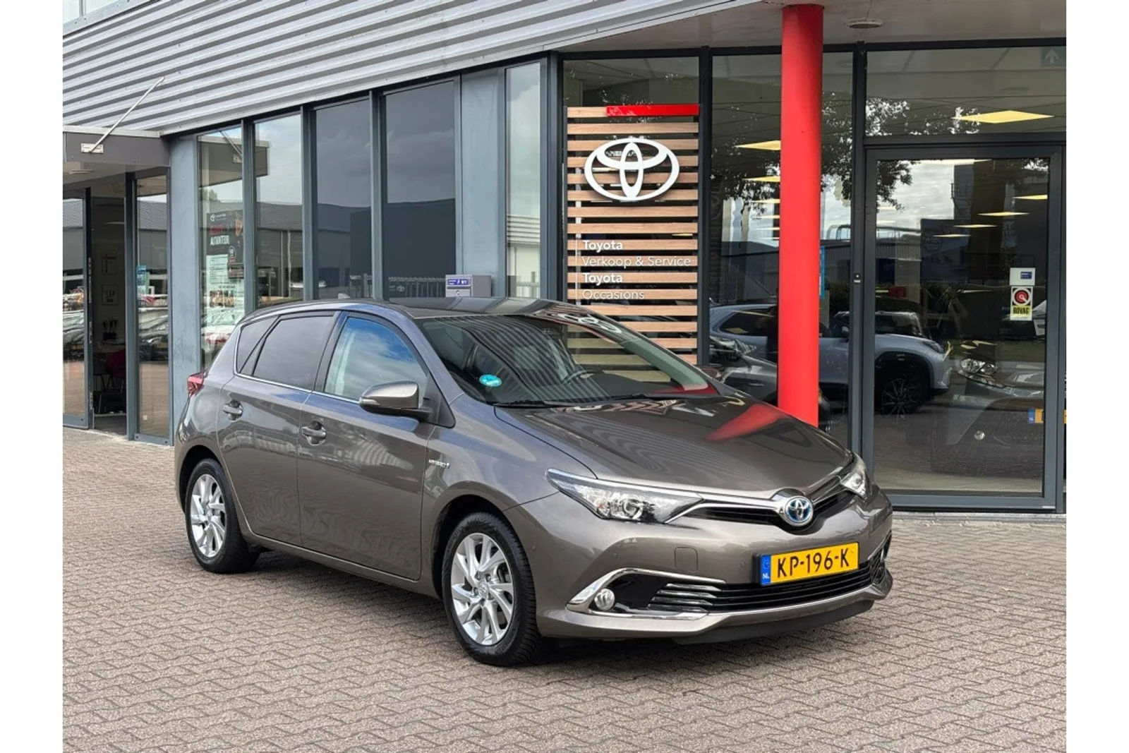 Toyota Auris (2016) — foto 1