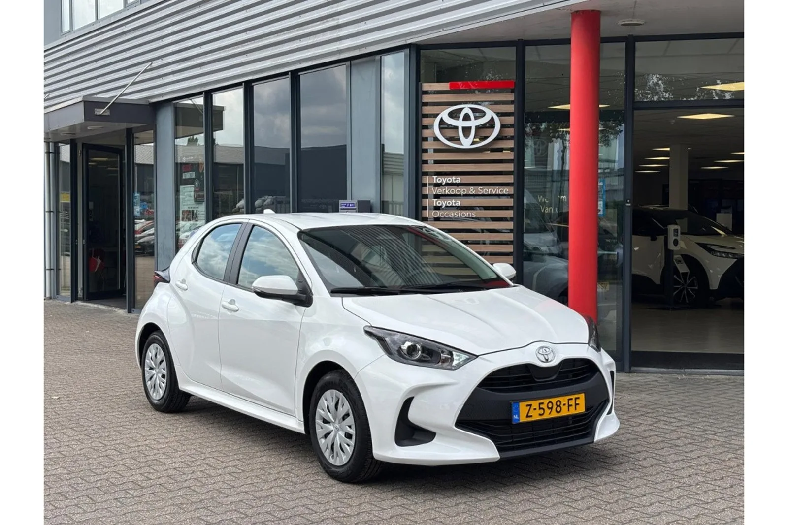 Toyota Yaris (2024) — foto 1