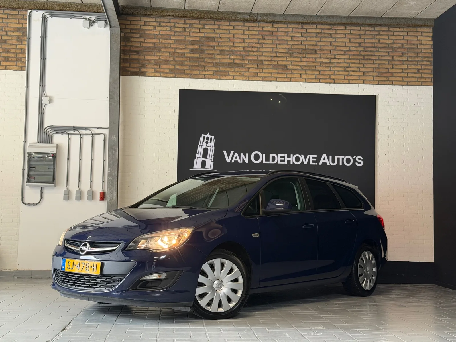 Opel Astra (2014) — foto 1
