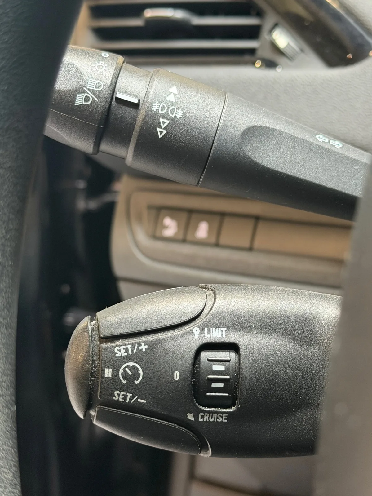 Peugeot 208 (2012) — foto 1