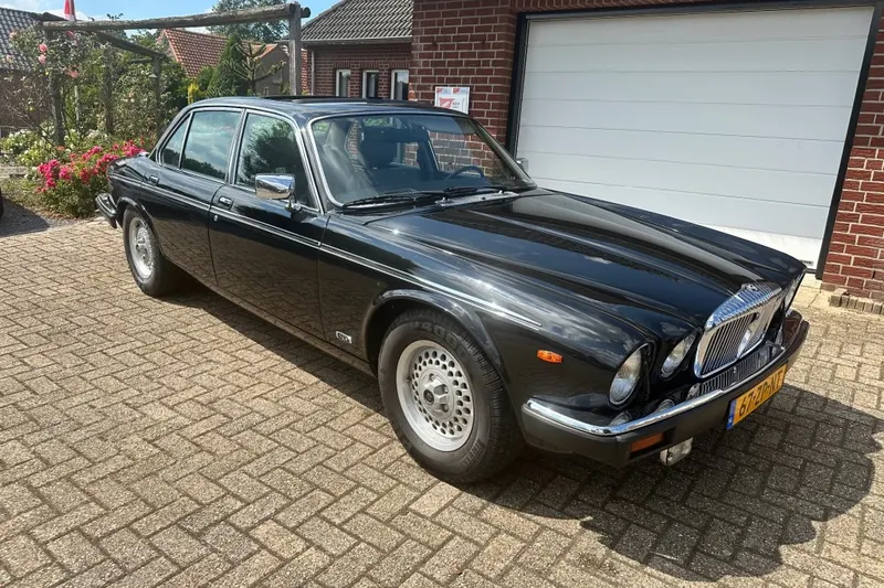 Daimler Double Six (1988)