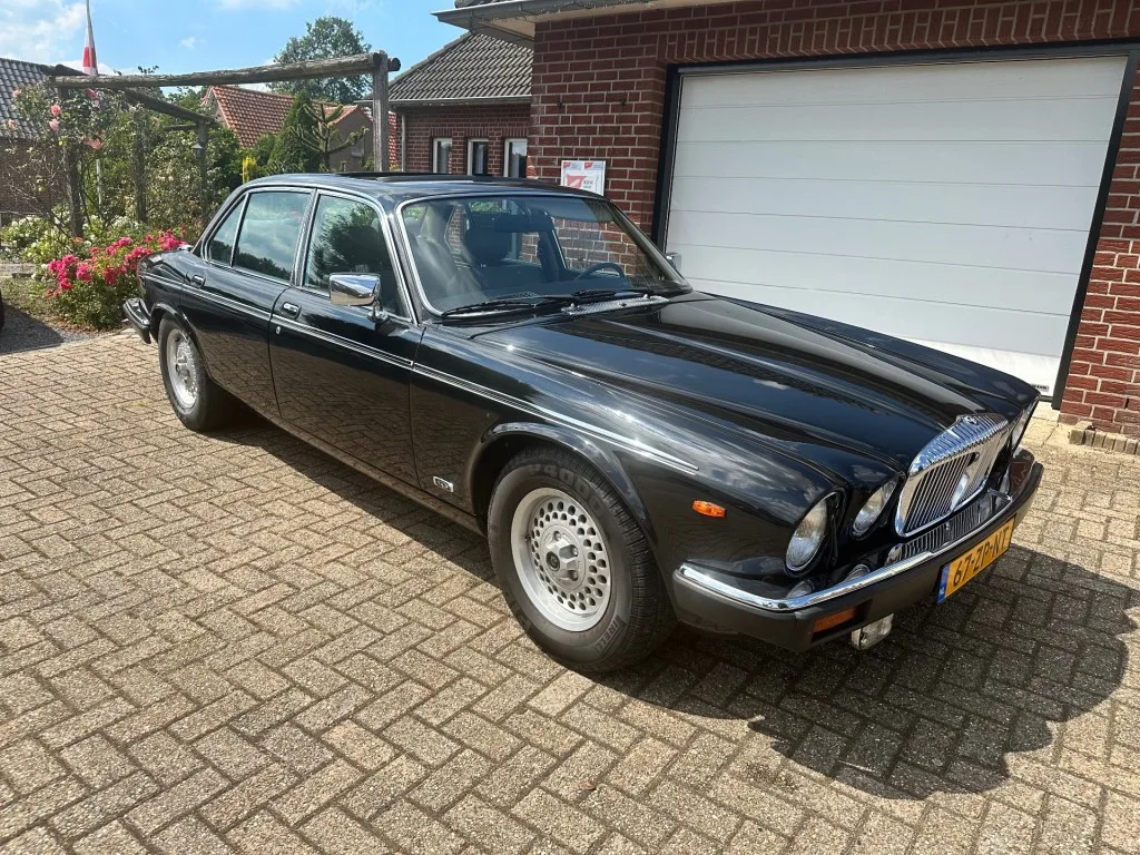 Daimler Double Six (1988) — foto 1