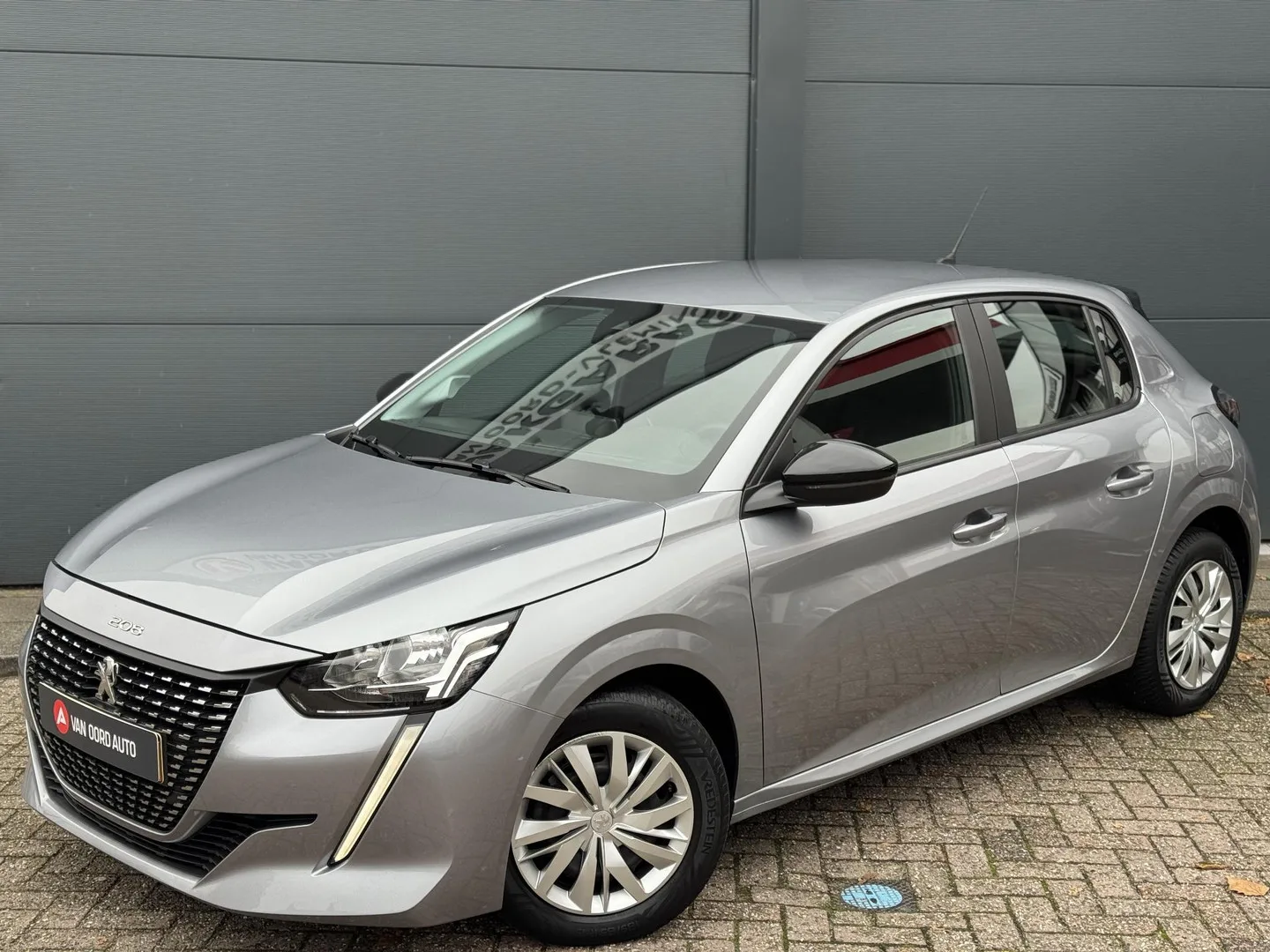 Peugeot 208 (2023) — foto 1
