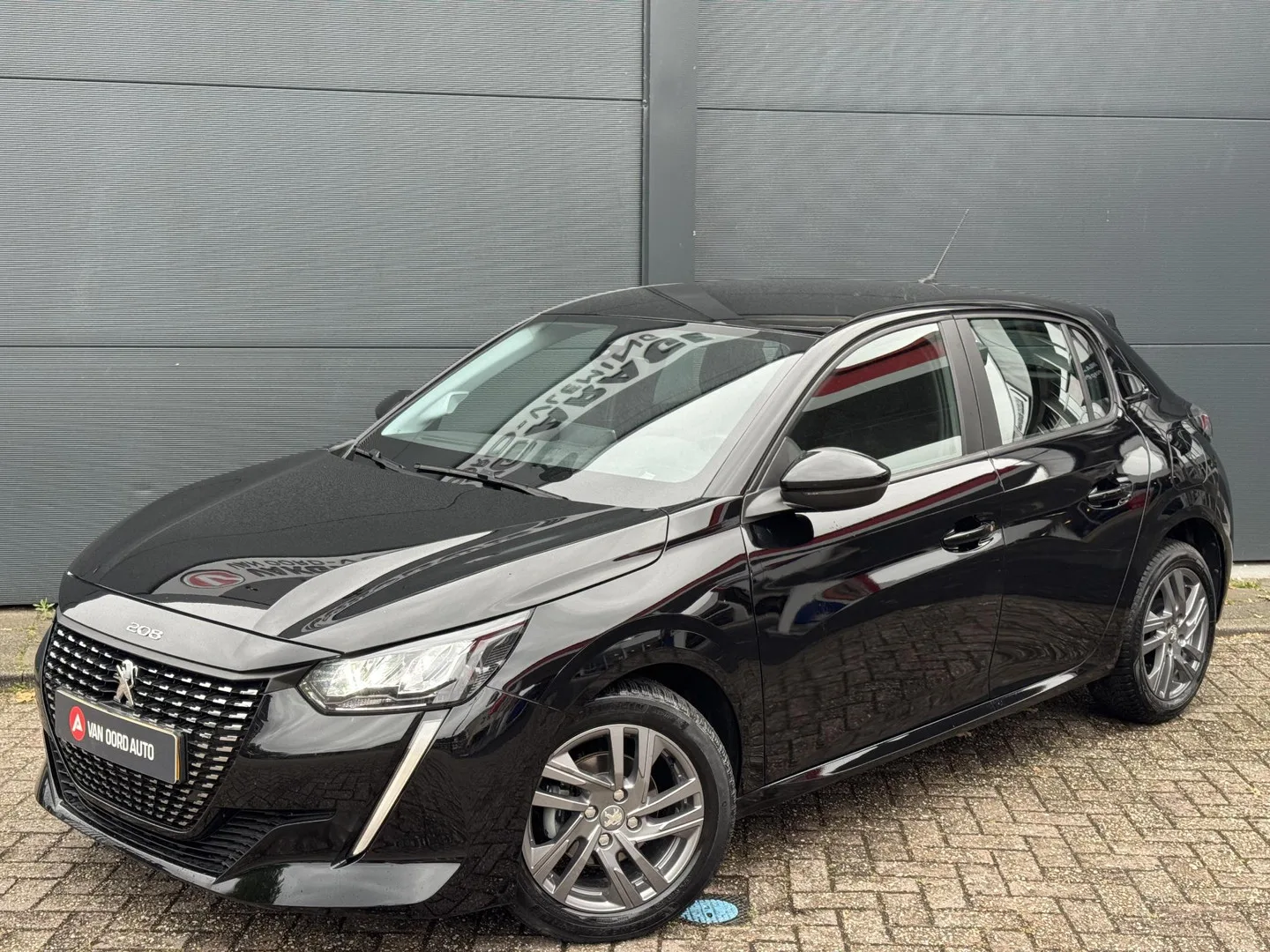 Peugeot 208 (2022) — foto 1