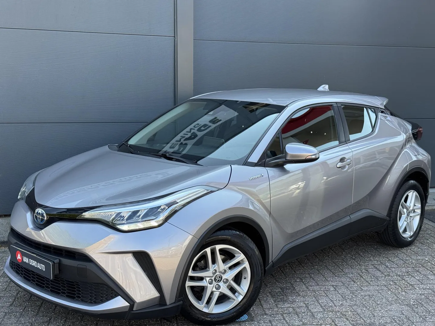 Toyota C-HR (2020) — foto 1