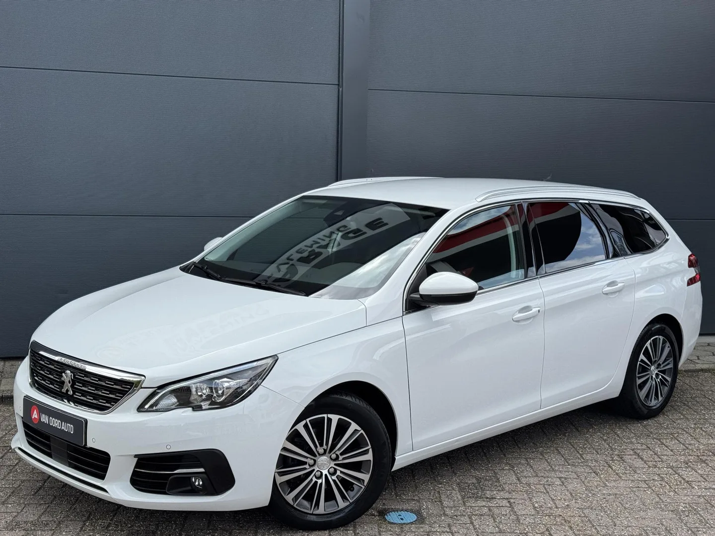 Peugeot 308 (2021) — foto 1