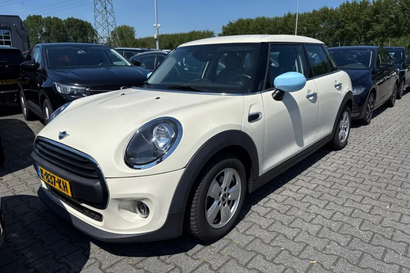 MINI One (2021)