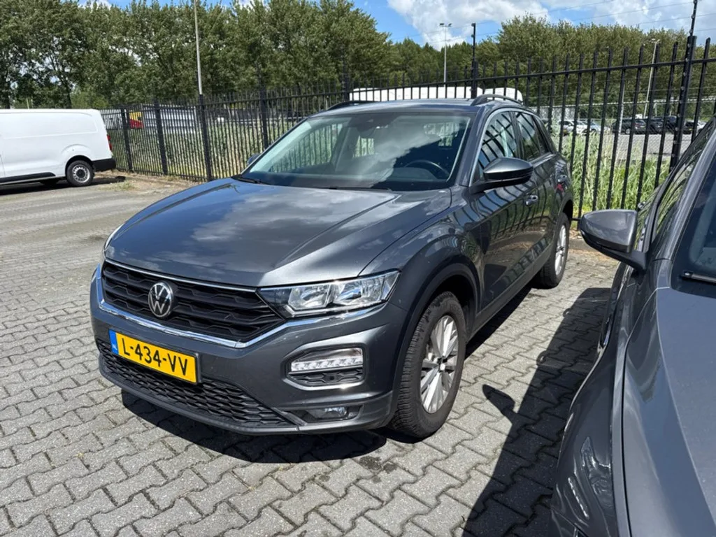 Volkswagen T-Roc (2021) — foto 1