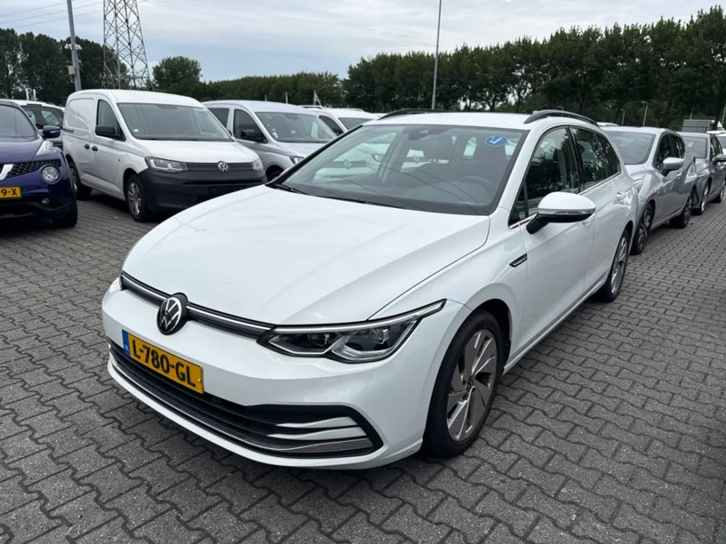 Volkswagen Golf (2021) — foto 1