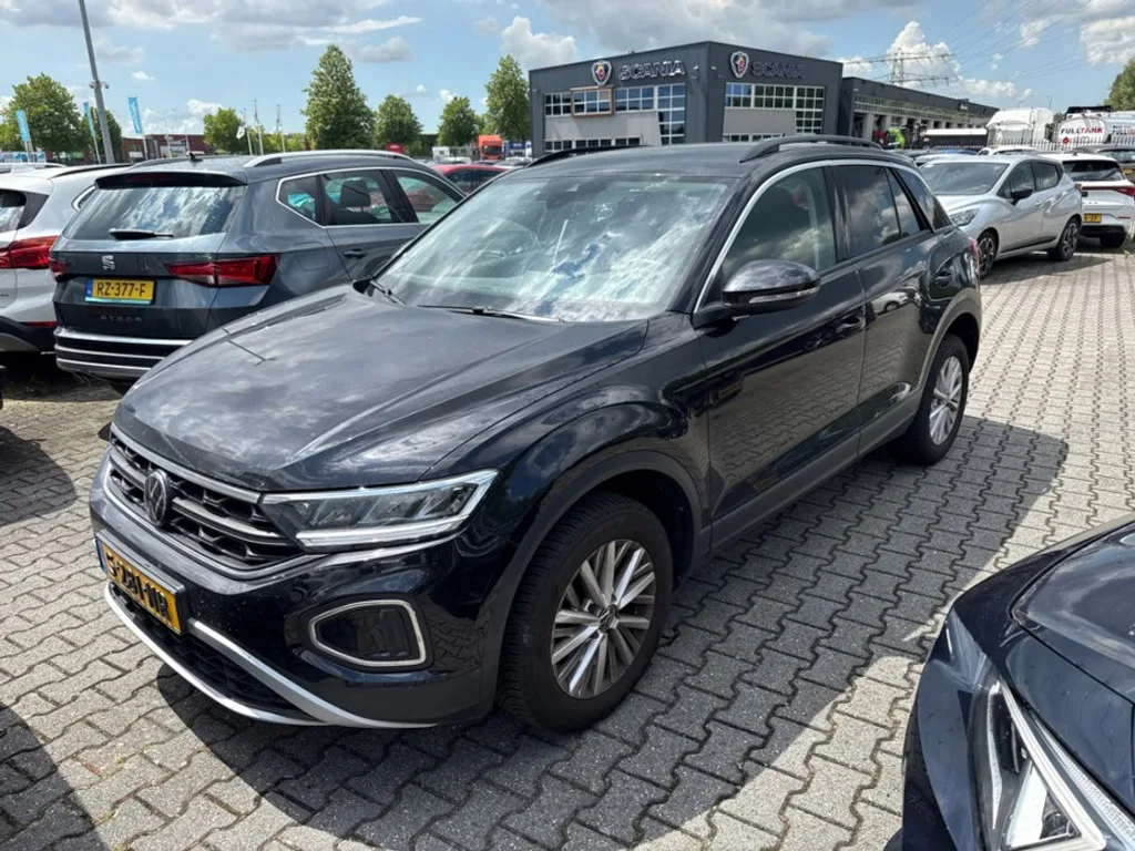 Volkswagen T-Roc (2022) — foto 1