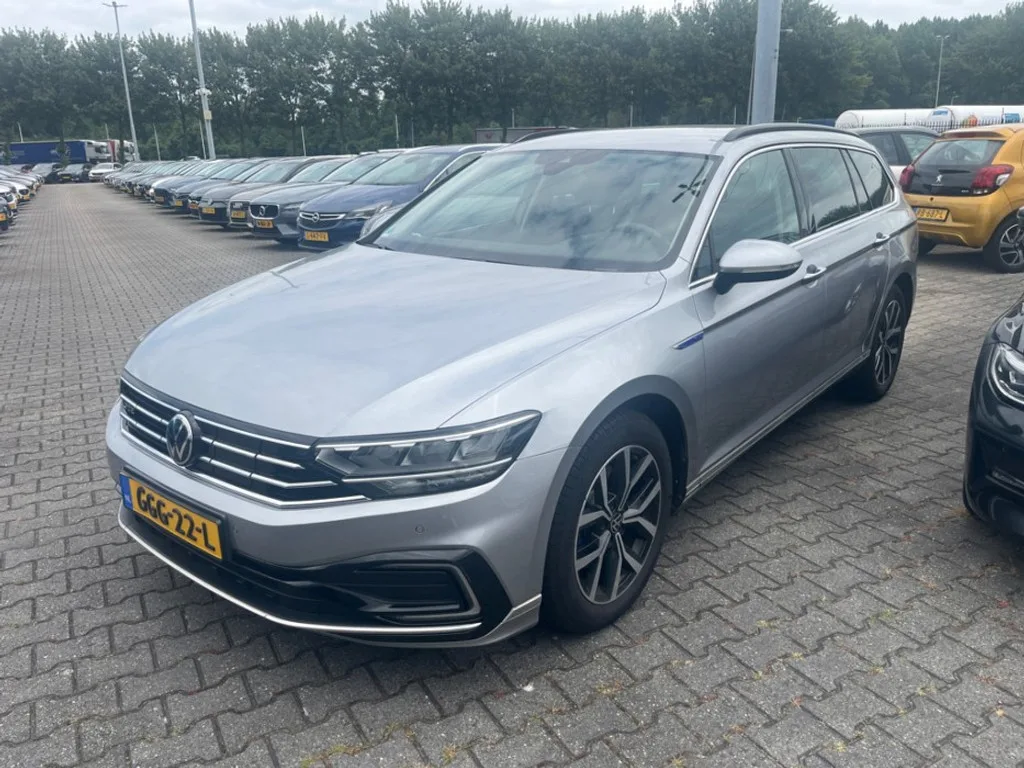Volkswagen Passat (2020) — foto 1