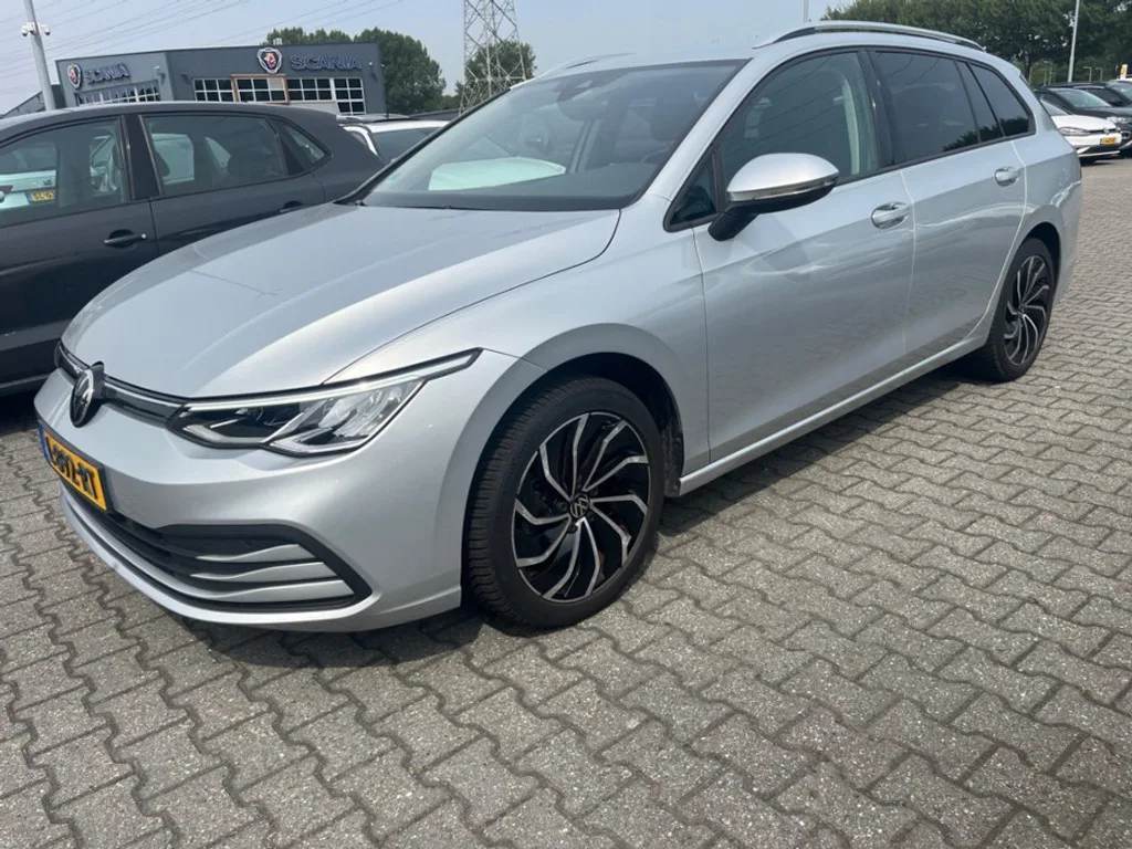 Volkswagen Golf (2021) — foto 1