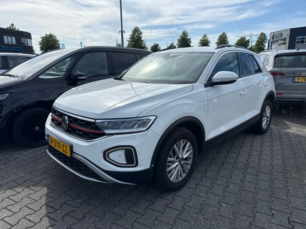 Volkswagen T-Roc (2023) — foto 1