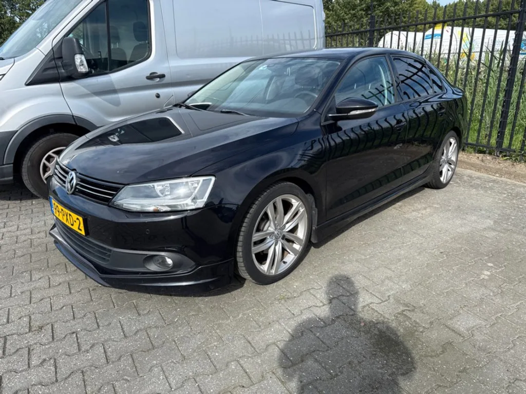 Volkswagen Jetta (2011) — foto 1