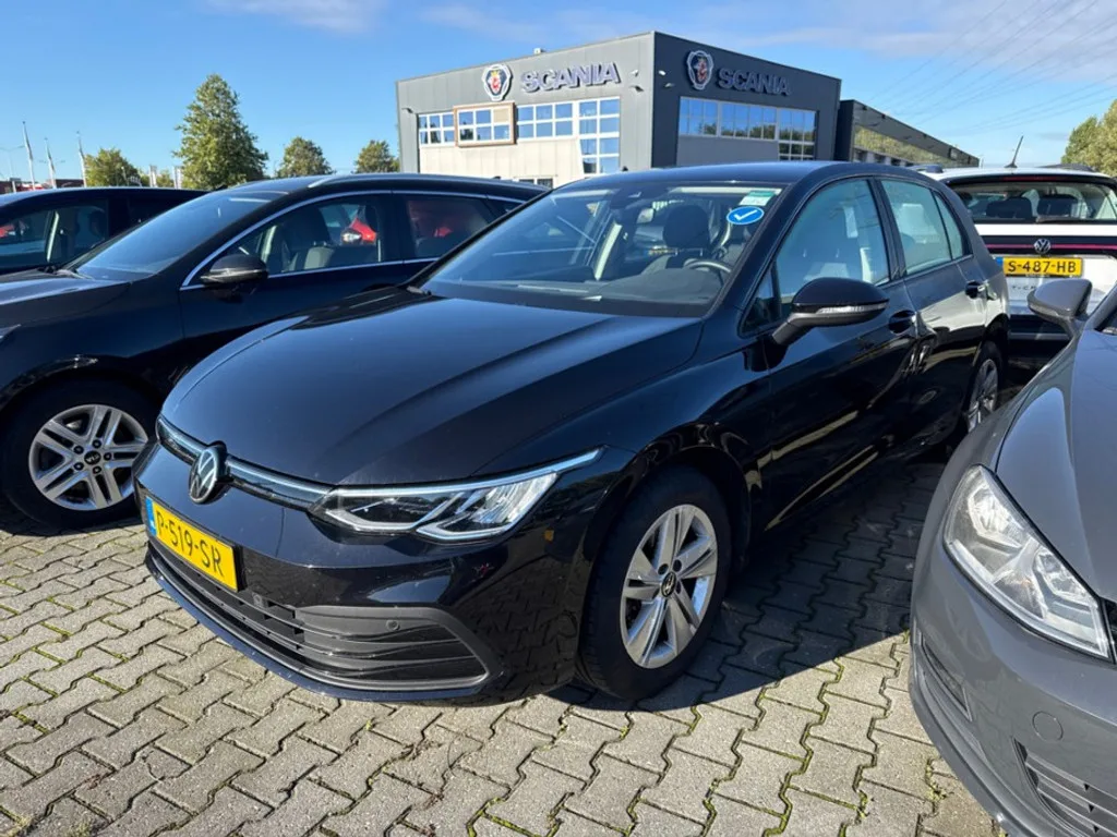 Volkswagen Golf (2022) — foto 1