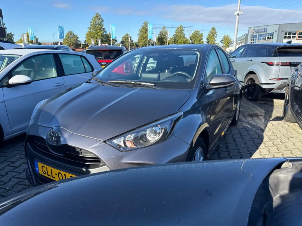 Toyota Yaris (2024) — foto 1