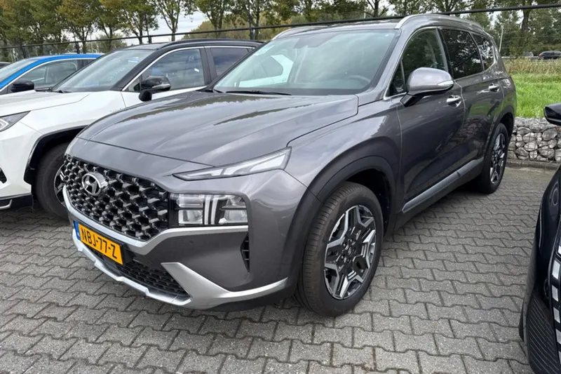 Hyundai Santa Fe (2023)