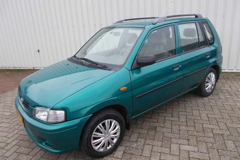 Mazda Demio (1999)