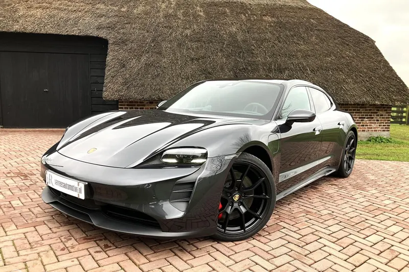 Porsche Taycan (2022)