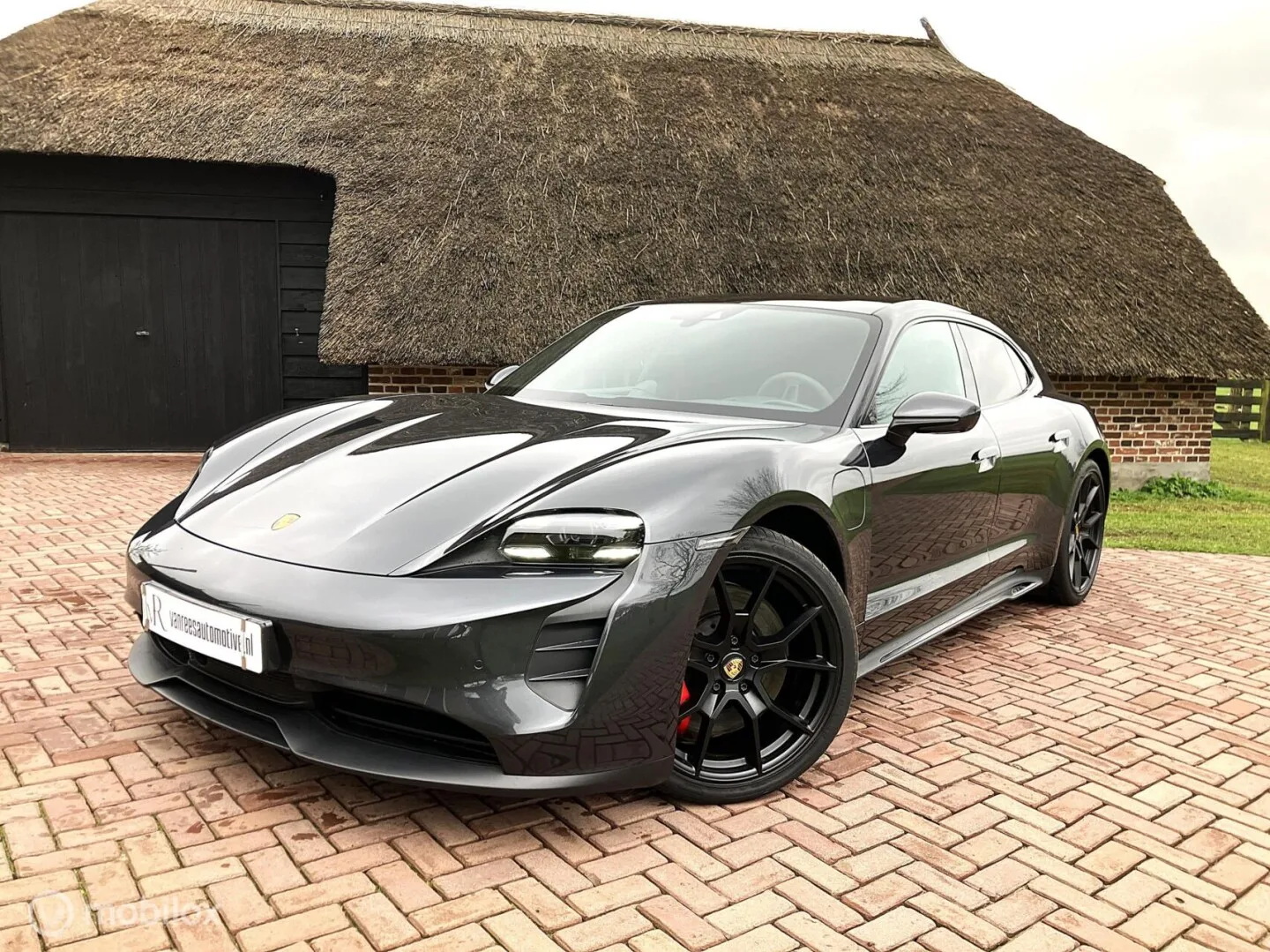 Porsche Taycan (2022) — foto 1