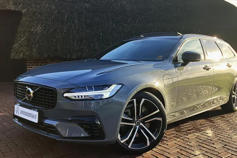Volvo V90 (2025)