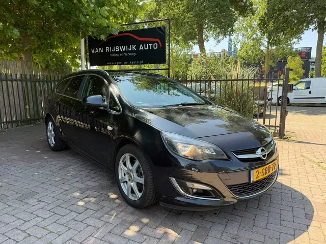 Opel Astra (2013) — foto 1