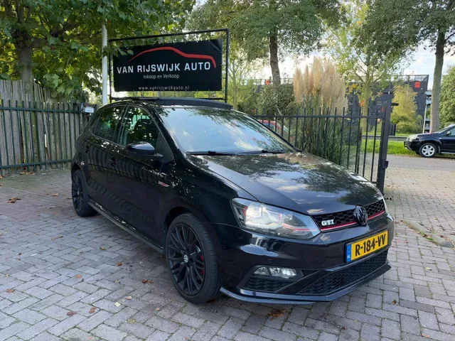 Volkswagen Polo (2015) — foto 1