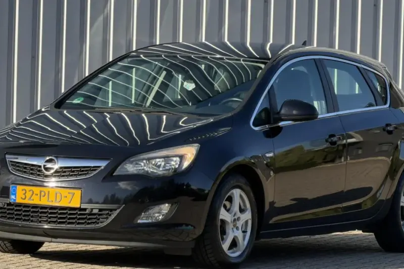 Opel Astra (2011)