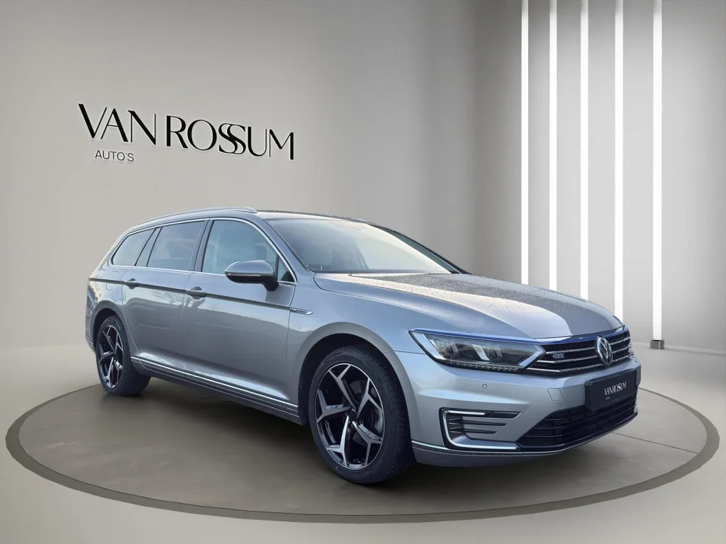 Volkswagen Passat (2017) — foto 1