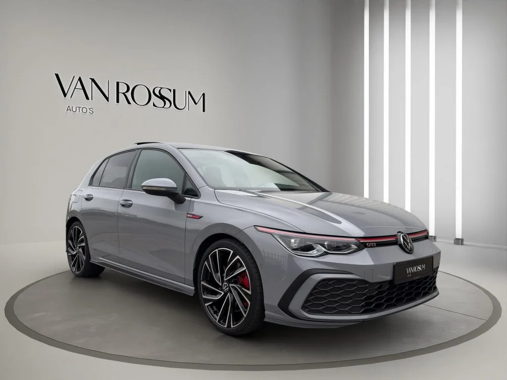 Volkswagen Golf (2023) — foto 1