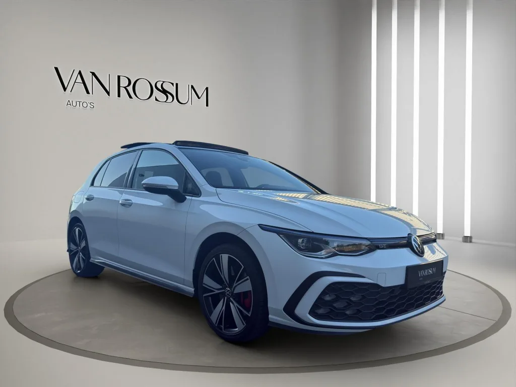 Volkswagen Golf (2021) — foto 1