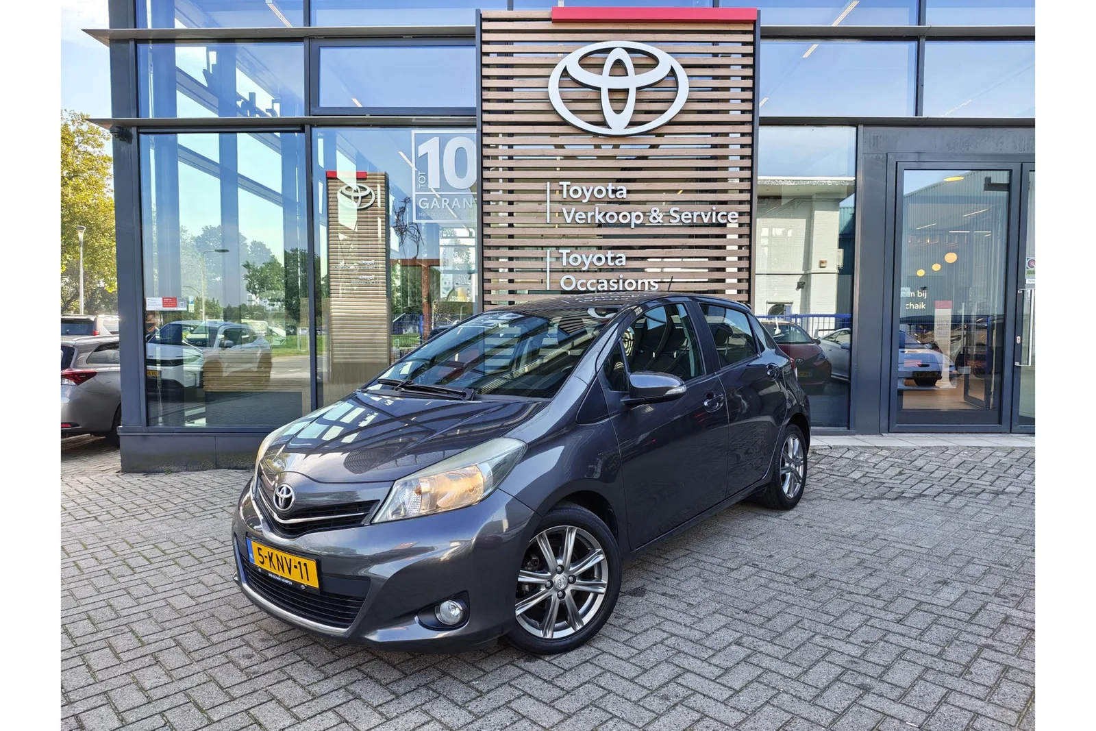 Toyota Yaris (2013) — foto 1