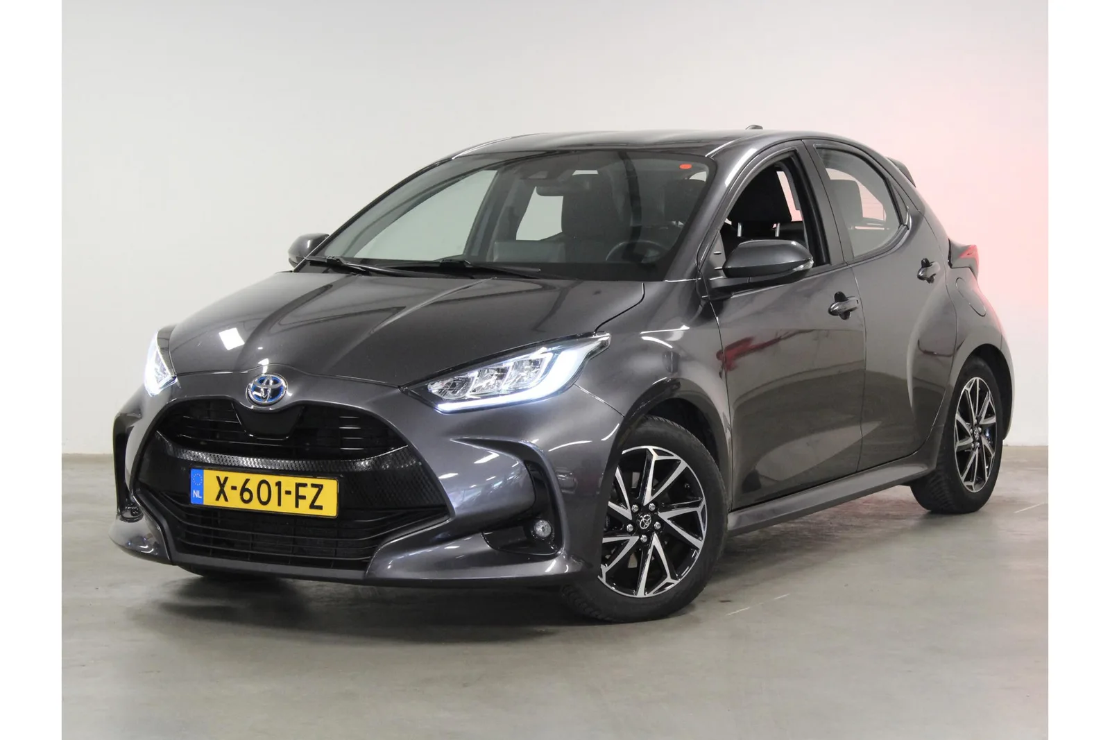 Toyota Yaris (2023) — foto 1