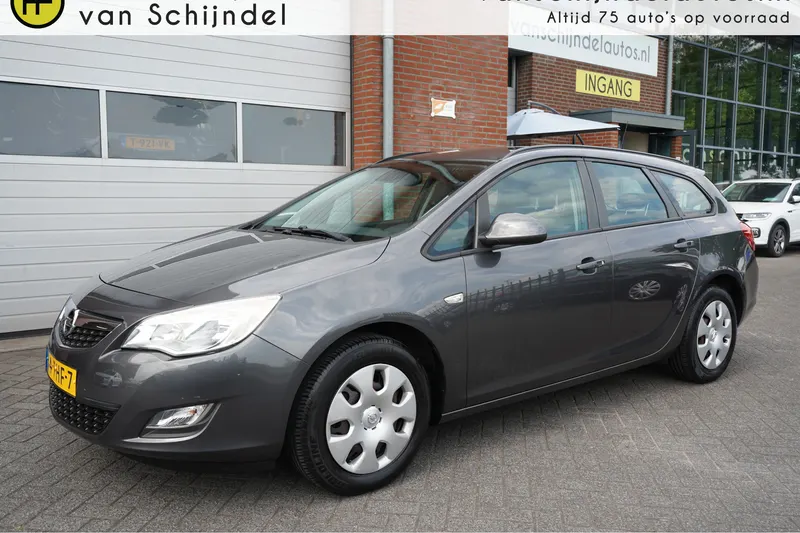 Opel Astra (2011)