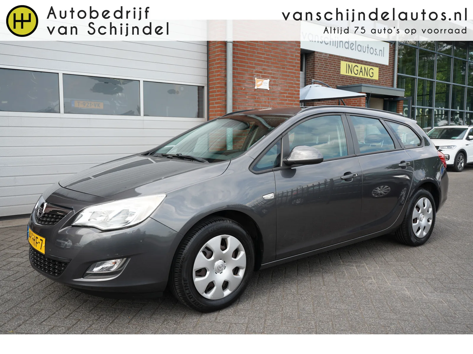 Opel Astra (2011) — foto 1