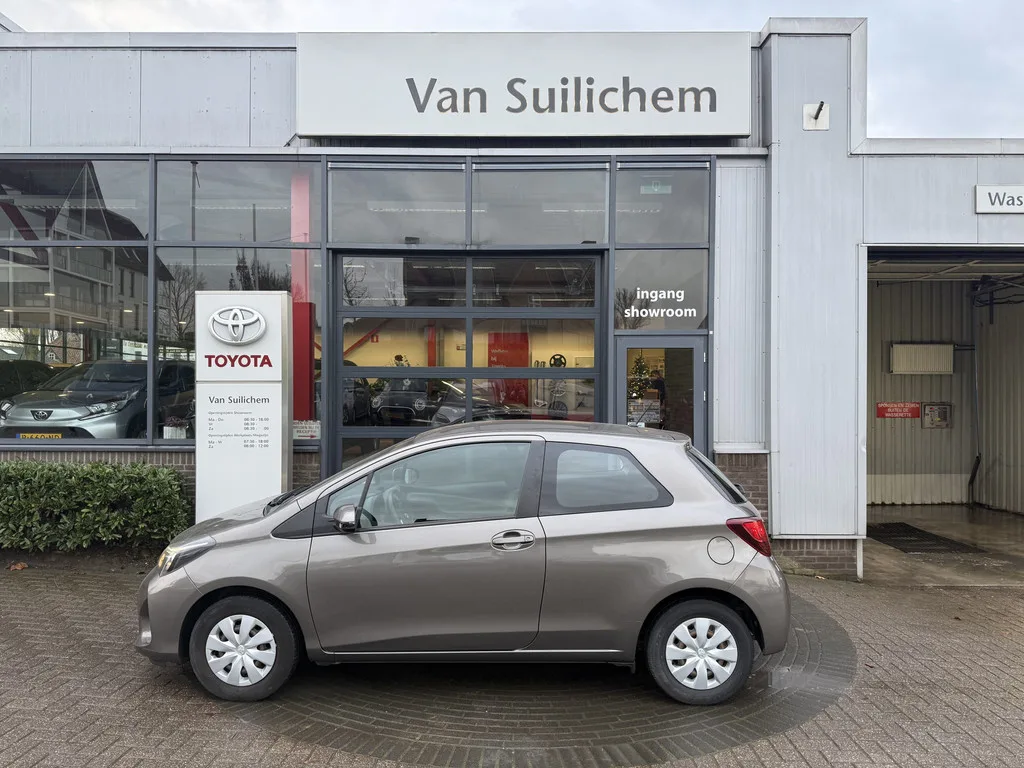 Toyota Yaris (2015) — foto 1