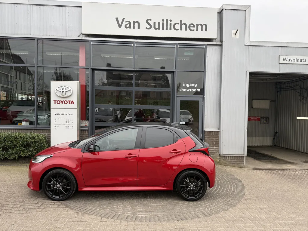 Toyota Yaris (2023) — foto 1