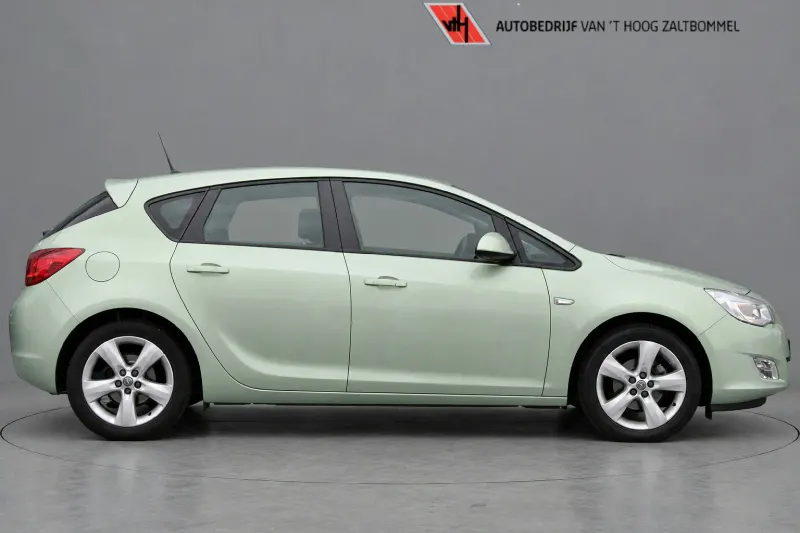Opel Astra (2011)