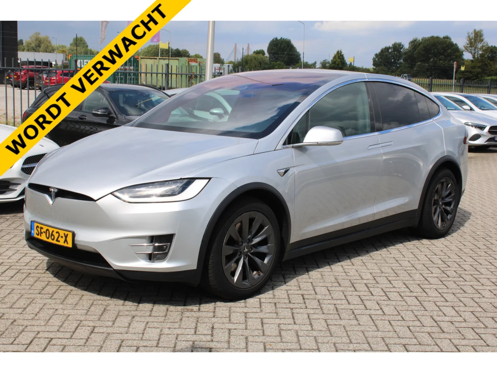 Tesla Model X (2018) — foto 1