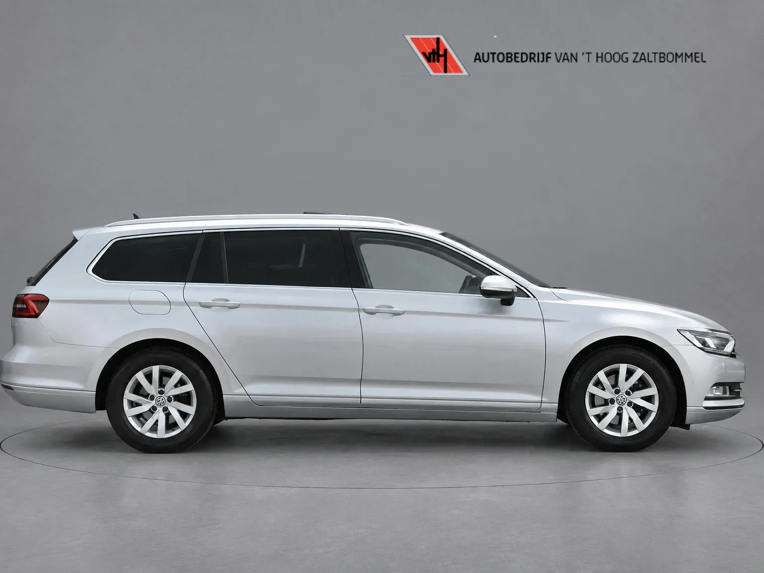 Volkswagen Passat (2018) — foto 1