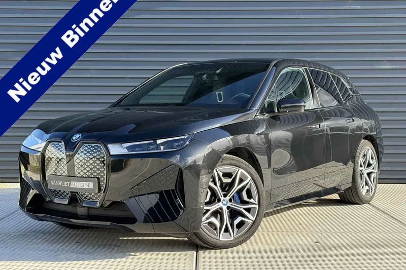 BMW iX (2023)