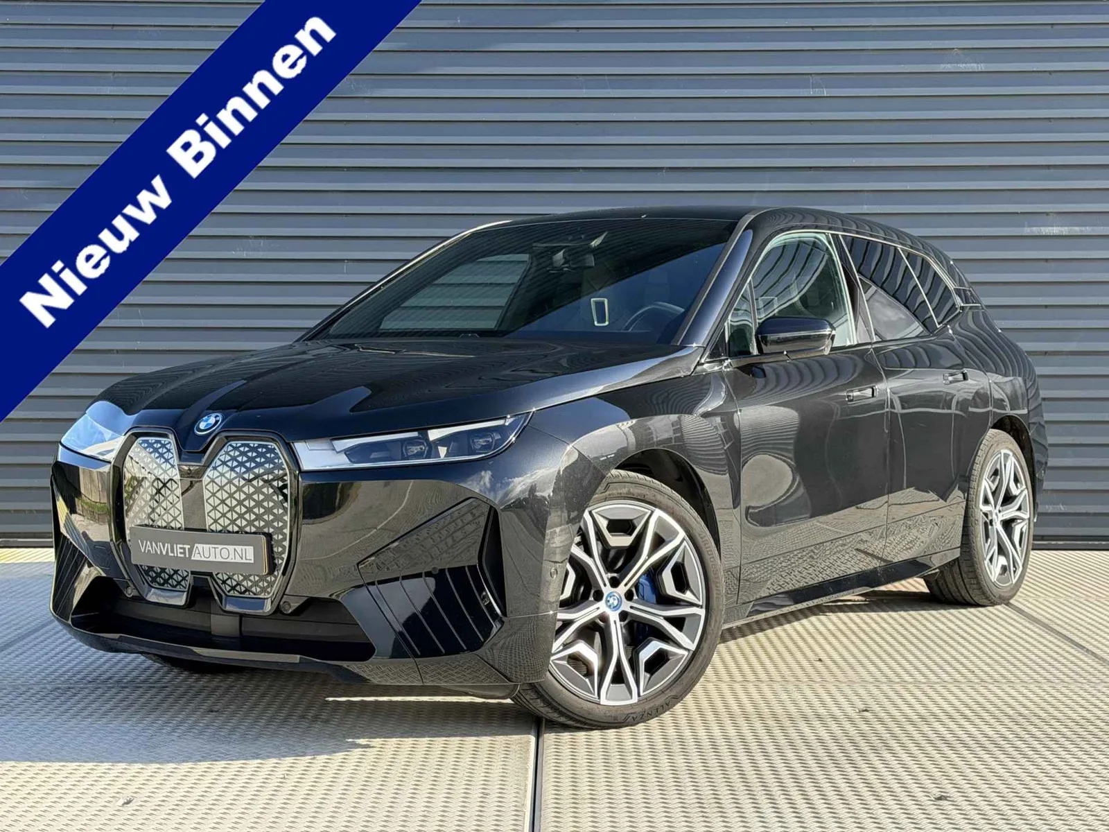 BMW iX (2023) — foto 1