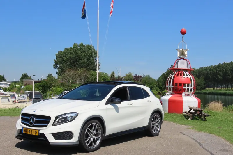 Mercedes-Benz GLA (2015)