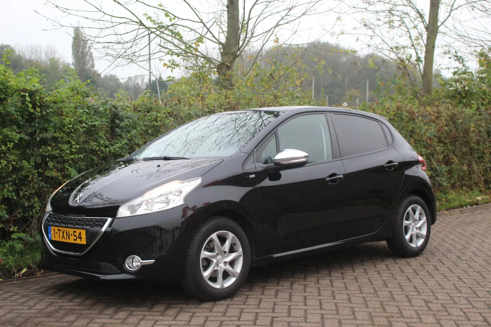 Peugeot 208 (2014) — foto 1