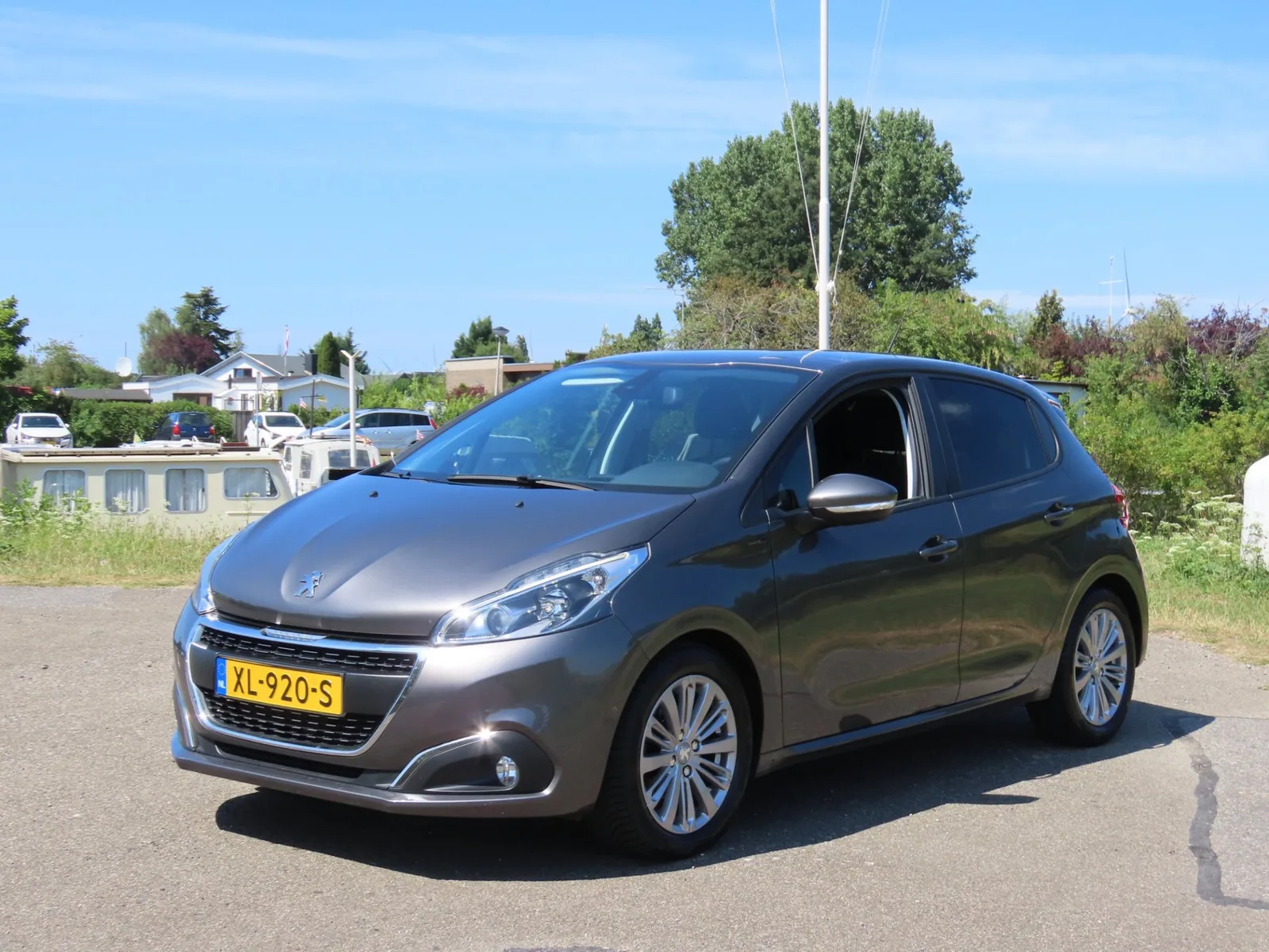 Peugeot 208 (2019) — foto 1