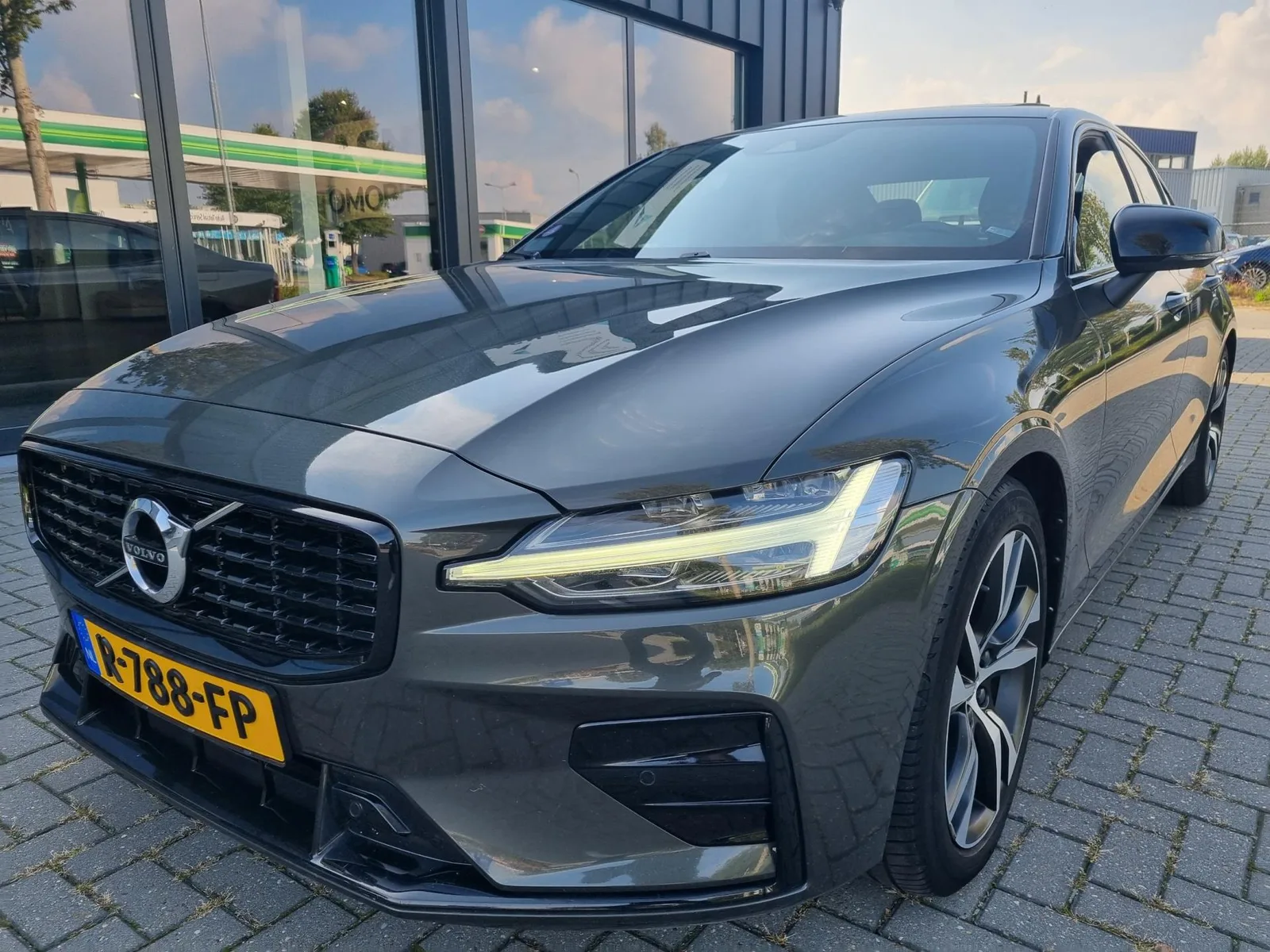 Volvo S60 (2022) — foto 1