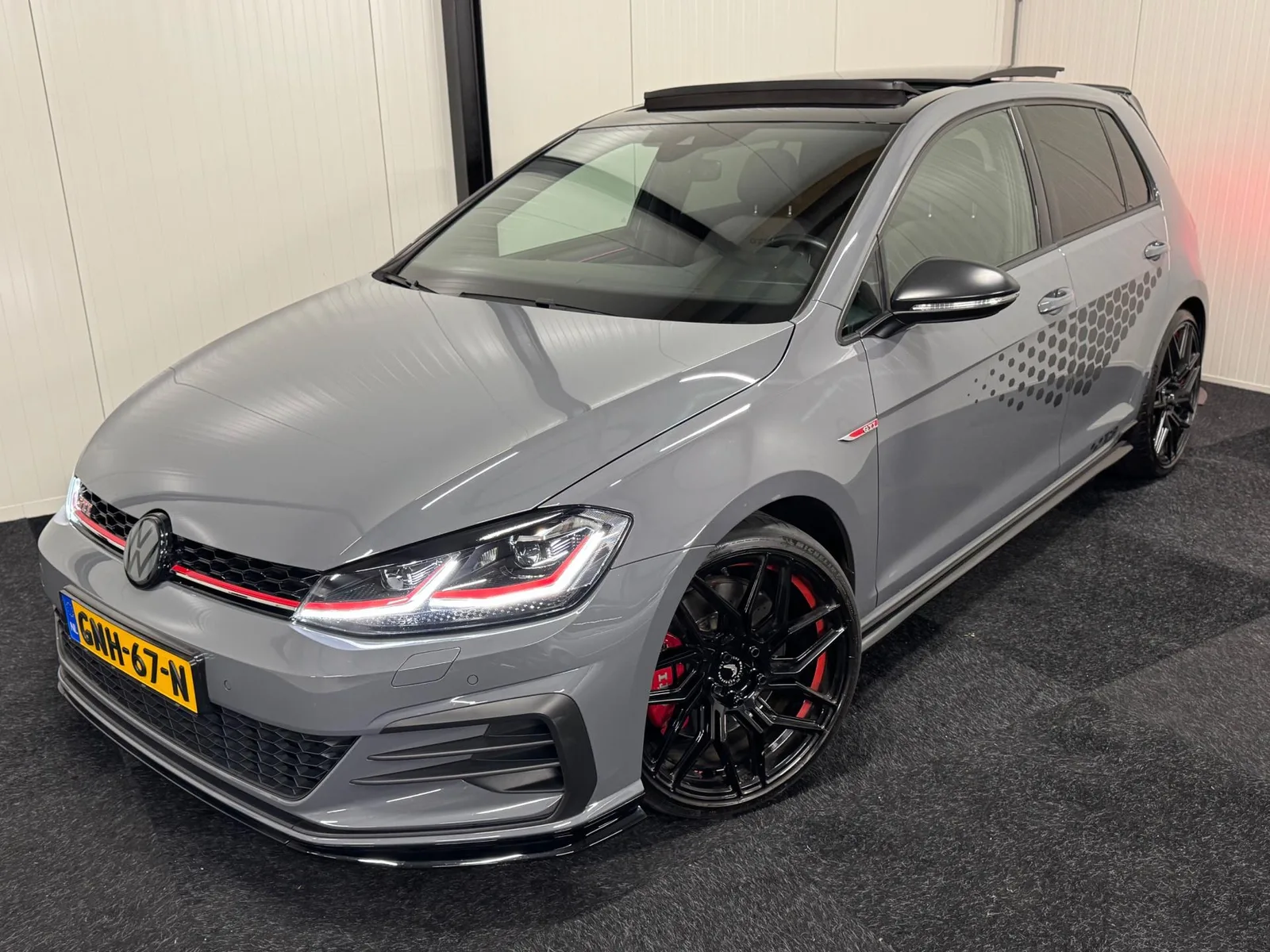 Volkswagen Golf (2019) — foto 1